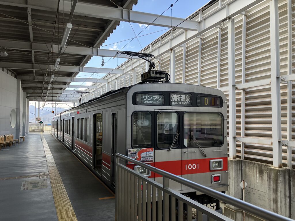 上田駅電車　都会・田舎アキラ美味いもん放浪記