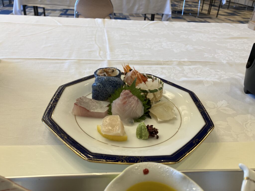 ホテル夕食　都会・田舎アキラ美味いもん放浪記