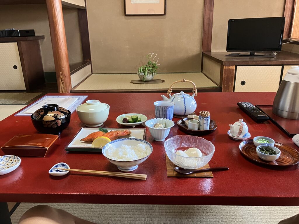 朝食　都会・田舎アキラ美味いもん放浪記