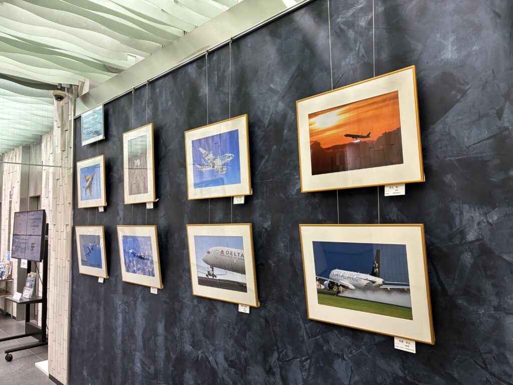 航空会館1階飛行機写真展示 都会・田舎アキラ美味いもん放浪記