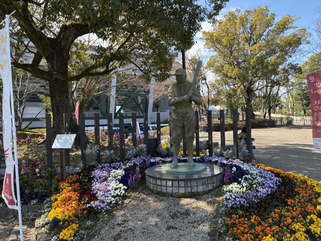 ベーブルース像　都会・田舎アキラ美味いもん放浪記